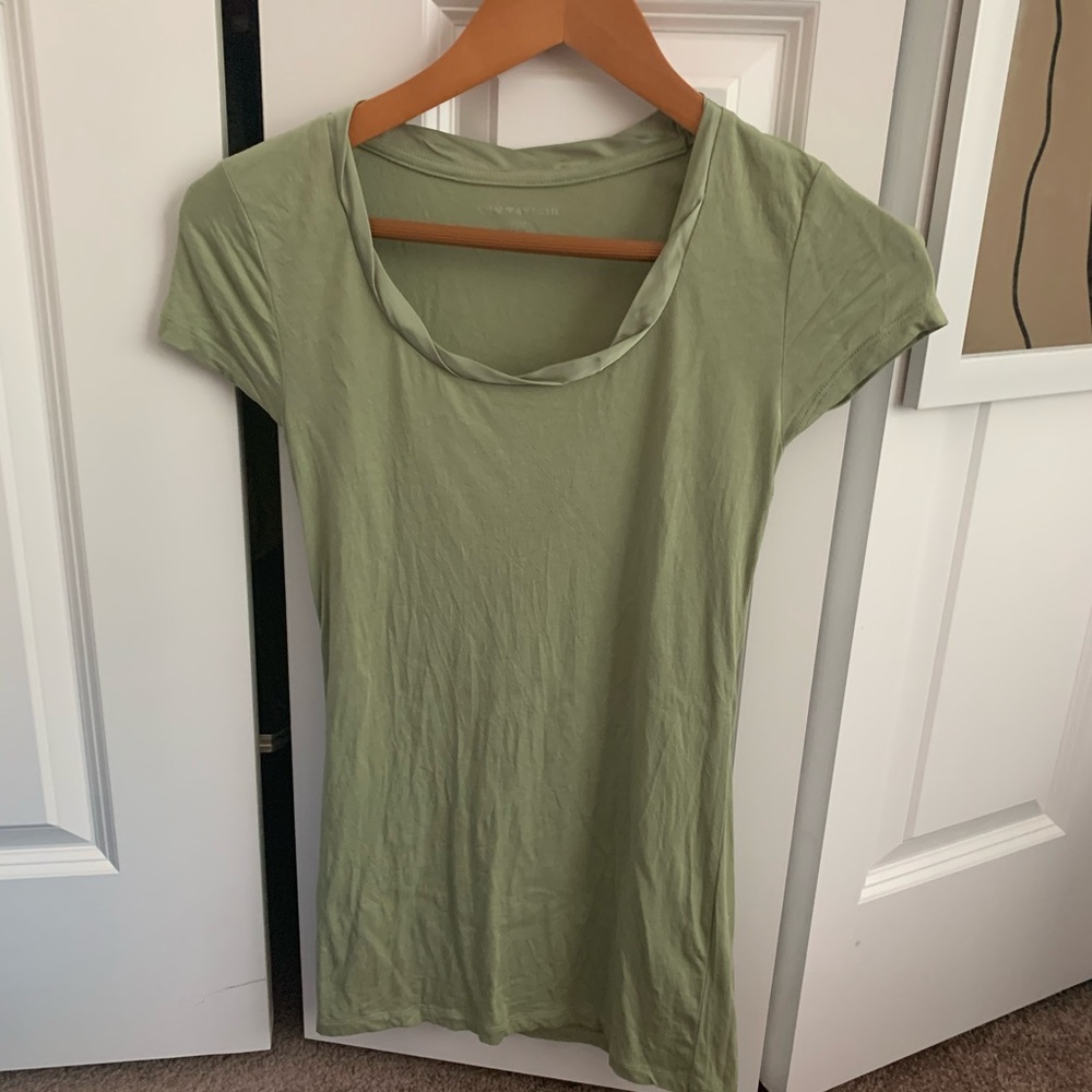 EUC Ann Taylor tee with neck detail